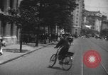 Immagine di Shanghai 1920s frenetica città scene di strada Shanghai in Cina, 1928, secondo 16 filmato di repertorio 65675066301