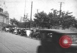 Immagine di Shanghai 1920s frenetica città scene di strada Shanghai in Cina, 1928, secondo 17 filmato di repertorio 65675066301