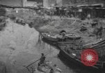 Immagine di Vita dei lavoratori Shanghai in Cina, 1928, secondo 1 filmato di repertorio 65675066304