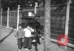Immagine di Vita dei lavoratori Shanghai in Cina, 1928, secondo 55 filmato di repertorio 65675066304