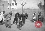 Immagine di Vita dei lavoratori Shanghai in Cina, 1928, secondo 61 filmato di repertorio 65675066304