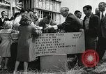 Standbild amerikanische Bürger San Bruno California USA, 1956, aus Sekunde 10 historischem Filmmaterial Videoclip 65675066314
