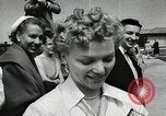 Standbild amerikanische Bürger San Bruno California USA, 1956, aus Sekunde 24 historischem Filmmaterial Videoclip 65675066314
