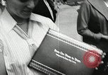Standbild amerikanische Bürger San Bruno California USA, 1956, aus Sekunde 25 historischem Filmmaterial Videoclip 65675066314
