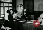 Immagine di Le donne dipendenti United States USA, 1918, secondo 24 filmato di repertorio 65675066337