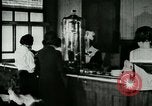 Immagine di Le donne dipendenti United States USA, 1918, secondo 25 filmato di repertorio 65675066337