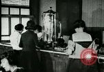 Immagine di Le donne dipendenti United States USA, 1918, secondo 26 filmato di repertorio 65675066337