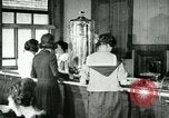 Immagine di Le donne dipendenti United States USA, 1918, secondo 27 filmato di repertorio 65675066337