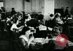 Immagine di Le donne dipendenti United States USA, 1918, secondo 58 filmato di repertorio 65675066337