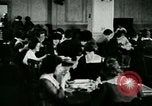 Immagine di Le donne dipendenti United States USA, 1918, secondo 61 filmato di repertorio 65675066337