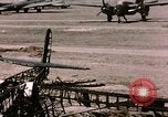 Standbild Zerstörte deutsche Kampfflugzeuge Tunis Tunesien, 1943, aus Sekunde 57 historischem Filmmaterial Videoclip 65675066356