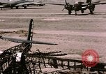 Standbild Zerstörte deutsche Kampfflugzeuge Tunis Tunesien, 1943, aus Sekunde 61 historischem Filmmaterial Videoclip 65675066356