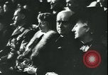 Standbild Krieg relief Konzert Berlin Deutschland, 1943, aus Sekunde 49 historischem Filmmaterial Videoclip 65675066365