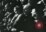 Standbild Krieg relief Konzert Berlin Deutschland, 1943, aus Sekunde 52 historischem Filmmaterial Videoclip 65675066365