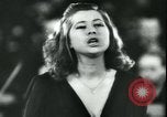 Standbild Krieg relief Konzert Berlin Deutschland, 1943, aus Sekunde 56 historischem Filmmaterial Videoclip 65675066365