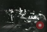 Standbild Deutsche Kriegsarbeiter in der Munitionsfabrik Deutschland, 1944, aus Sekunde 4 historischem Filmmaterial Videoclip 65675066373