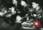 Standbild Deutsche Kriegsarbeiter in der Munitionsfabrik Deutschland, 1944, aus Sekunde 7 historischem Filmmaterial Videoclip 65675066373