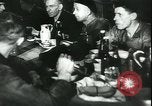 Standbild Deutsche Kriegsarbeiter in der Munitionsfabrik Deutschland, 1944, aus Sekunde 9 historischem Filmmaterial Videoclip 65675066373