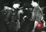Standbild Deutsche Kriegsarbeiter in der Munitionsfabrik Deutschland, 1944, aus Sekunde 16 historischem Filmmaterial Videoclip 65675066373