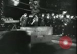 Standbild Deutsche Kriegsarbeiter in der Munitionsfabrik Deutschland, 1944, aus Sekunde 17 historischem Filmmaterial Videoclip 65675066373