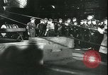 Standbild Deutsche Kriegsarbeiter in der Munitionsfabrik Deutschland, 1944, aus Sekunde 19 historischem Filmmaterial Videoclip 65675066373