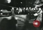 Standbild Deutsche Kriegsarbeiter in der Munitionsfabrik Deutschland, 1944, aus Sekunde 20 historischem Filmmaterial Videoclip 65675066373