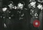 Standbild Deutsche Kriegsarbeiter in der Munitionsfabrik Deutschland, 1944, aus Sekunde 25 historischem Filmmaterial Videoclip 65675066373
