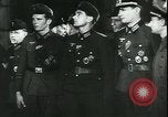 Standbild Deutsche Kriegsarbeiter in der Munitionsfabrik Deutschland, 1944, aus Sekunde 26 historischem Filmmaterial Videoclip 65675066373