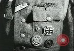 Standbild Deutsche Kriegsarbeiter in der Munitionsfabrik Deutschland, 1944, aus Sekunde 28 historischem Filmmaterial Videoclip 65675066373