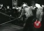 Standbild Deutsche Kriegsarbeiter in der Munitionsfabrik Deutschland, 1944, aus Sekunde 34 historischem Filmmaterial Videoclip 65675066373