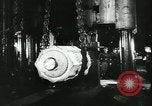 Standbild Deutsche Kriegsarbeiter in der Munitionsfabrik Deutschland, 1944, aus Sekunde 39 historischem Filmmaterial Videoclip 65675066373