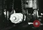 Standbild Deutsche Kriegsarbeiter in der Munitionsfabrik Deutschland, 1944, aus Sekunde 40 historischem Filmmaterial Videoclip 65675066373