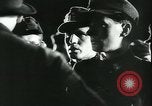 Standbild Deutsche Kriegsarbeiter in der Munitionsfabrik Deutschland, 1944, aus Sekunde 44 historischem Filmmaterial Videoclip 65675066373