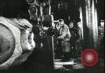 Standbild Deutsche Kriegsarbeiter in der Munitionsfabrik Deutschland, 1944, aus Sekunde 46 historischem Filmmaterial Videoclip 65675066373