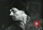Standbild Deutsche Kriegsarbeiter in der Munitionsfabrik Deutschland, 1944, aus Sekunde 50 historischem Filmmaterial Videoclip 65675066373