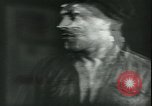 Standbild Deutsche Kriegsarbeiter in der Munitionsfabrik Deutschland, 1944, aus Sekunde 52 historischem Filmmaterial Videoclip 65675066373