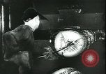 Standbild Deutsche Kriegsarbeiter in der Munitionsfabrik Deutschland, 1944, aus Sekunde 56 historischem Filmmaterial Videoclip 65675066373