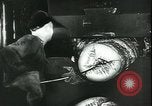 Standbild Deutsche Kriegsarbeiter in der Munitionsfabrik Deutschland, 1944, aus Sekunde 58 historischem Filmmaterial Videoclip 65675066373
