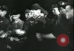 Standbild Deutsche Kriegsarbeiter in der Munitionsfabrik Deutschland, 1944, aus Sekunde 62 historischem Filmmaterial Videoclip 65675066373