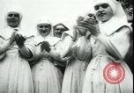 Image Philippe PETAIN visites victimes Lyon France, 1944, de la seconde 55 séquences d'archives historiques vidéo 65675066374