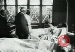 Image Philippe PETAIN visites victimes Lyon France, 1944, de la seconde 58 séquences d'archives historiques vidéo 65675066374