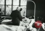 Image Philippe PETAIN visites victimes Lyon France, 1944, de la seconde 60 séquences d'archives historiques vidéo 65675066374