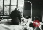Image Philippe PETAIN visites victimes Lyon France, 1944, de la seconde 61 séquences d'archives historiques vidéo 65675066374