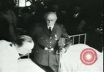 Image Philippe PETAIN visites victimes Lyon France, 1944, de la seconde 62 séquences d'archives historiques vidéo 65675066374