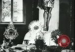 Standbild katholische Reliquien Zweiten Weltkrieg in  Polen Kowel Polen, 1944, aus Sekunde 4 historischem Filmmaterial Videoclip 65675066375