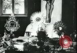 Standbild katholische Reliquien Zweiten Weltkrieg in  Polen Kowel Polen, 1944, aus Sekunde 5 historischem Filmmaterial Videoclip 65675066375