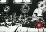 Standbild katholische Reliquien Zweiten Weltkrieg in  Polen Kowel Polen, 1944, aus Sekunde 13 historischem Filmmaterial Videoclip 65675066375