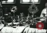 Standbild katholische Reliquien Zweiten Weltkrieg in  Polen Kowel Polen, 1944, aus Sekunde 14 historischem Filmmaterial Videoclip 65675066375