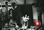 Standbild katholische Reliquien Zweiten Weltkrieg in  Polen Kowel Polen, 1944, aus Sekunde 48 historischem Filmmaterial Videoclip 65675066375