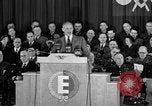 Immagine di Army-Navy "E" Award Edgewood Arsenal Maryland USA, 1942, secondo 30 filmato di repertorio 65675066404